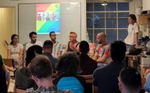 Foto van panleisten in Taalhuis sessie over queer taal in de Mediterranee